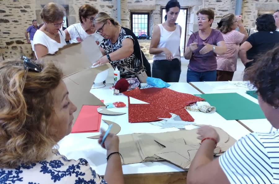 Villar de la Yegua se empieza a preparar para la Navidad con un taller de adornos