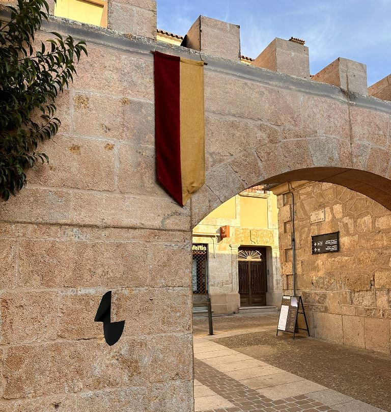 Los vándalos dañan la Puerta de la Conjura