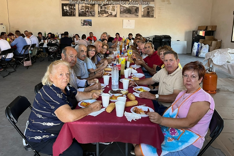 En Gejo de los Reyes celebran el día del Pilar en la mesa