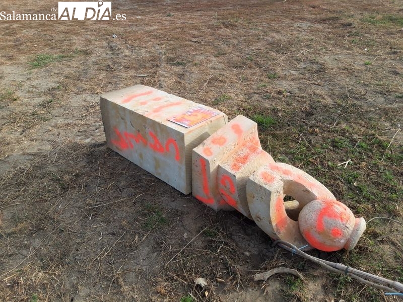 Destrozan el bosque para M4RÍA, la Princesa Futbolera Guerrera, con pintadas y feos insultos