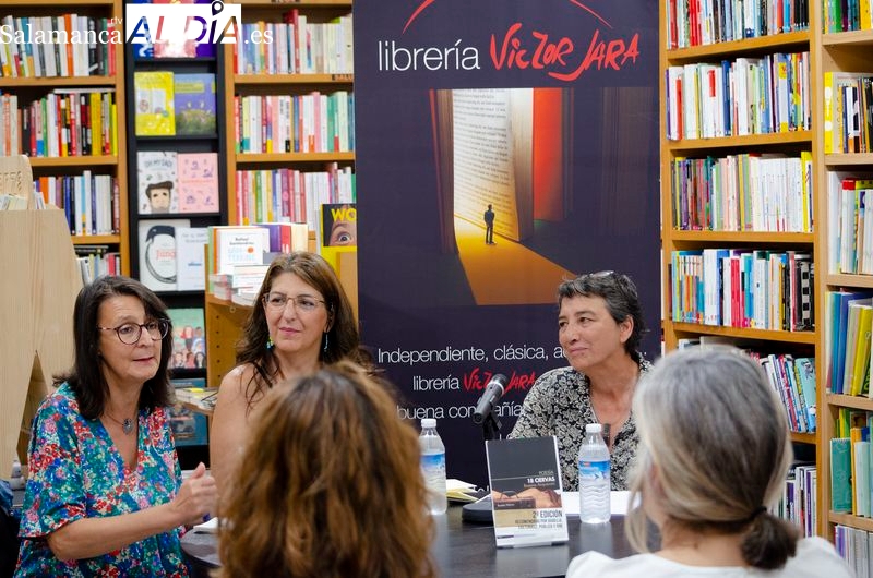 Rosana Acquaroni triunfa en Salamanca con su poemario 18 ciervas