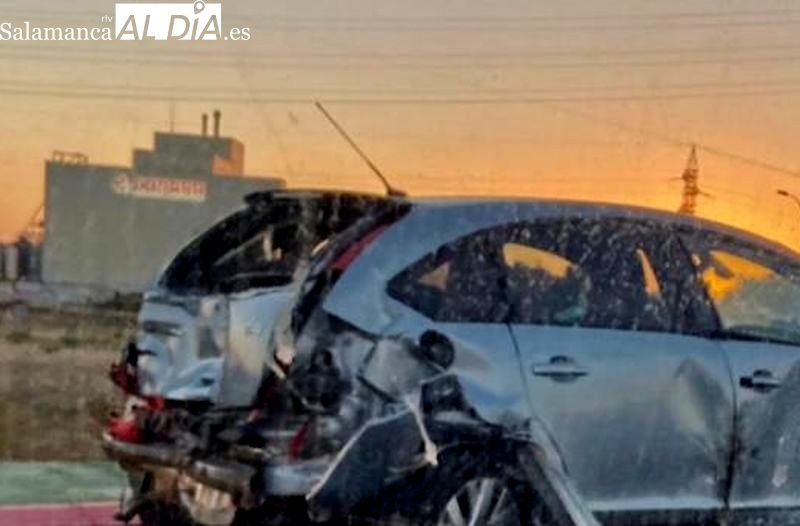 Una persona herida tras el choque de un camión y un turismo en la rotonda de Buenos Aires
