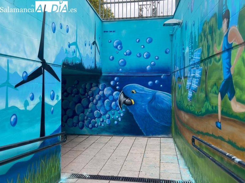 El mural del apeadero de la Alamedilla deja atrás los actos vandálicos y luce en todo su esplendor