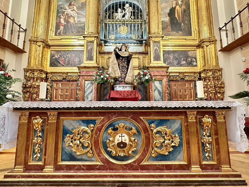 Nuevo altar de madera tallada, dorada y policromada para la iglesia de la Anunciación