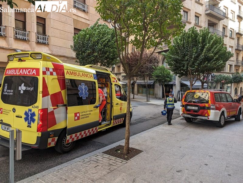 El incendio de una cocina en la calle Toro provoca la intoxicación leve de una vecina