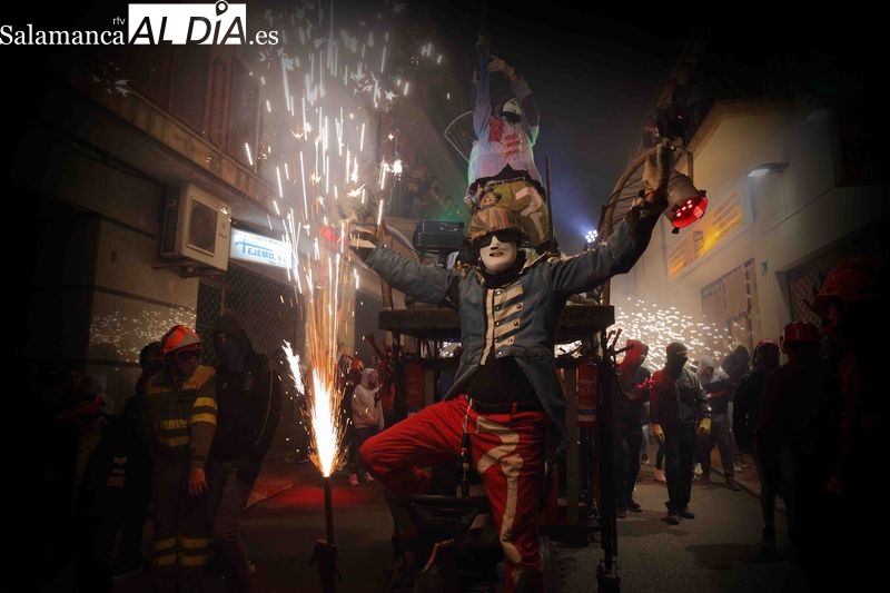 Las mejores imágenes del Correfoc en Alba de Tormes