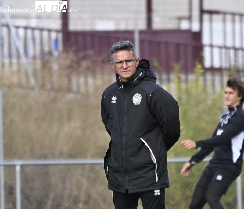 Dani Ponz recupera a Camus en Unionistas y dice que Villar tiene papeletas para jugar como central en casa del Arenteiro