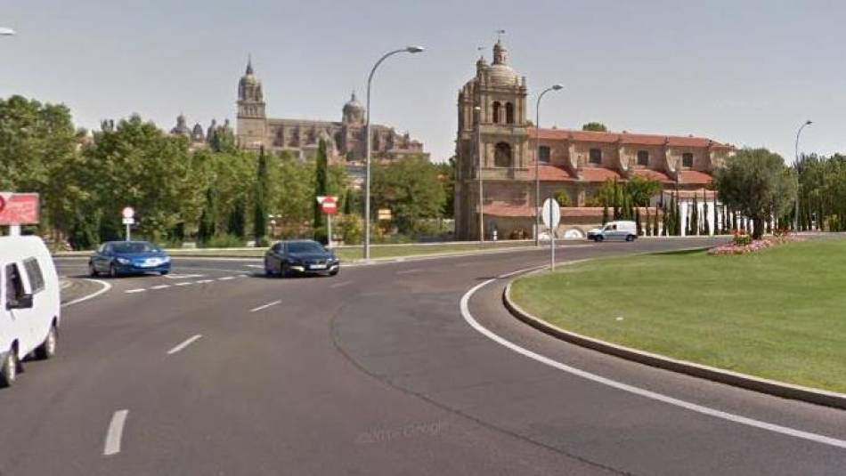 Herido un ciclista tras el choque con un turismo frente a la iglesia nueva del Arrabal