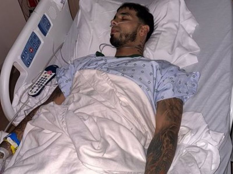 El cantante Anuel AA, exnovio de Karol G, operado por una cuestión de vida o muerte