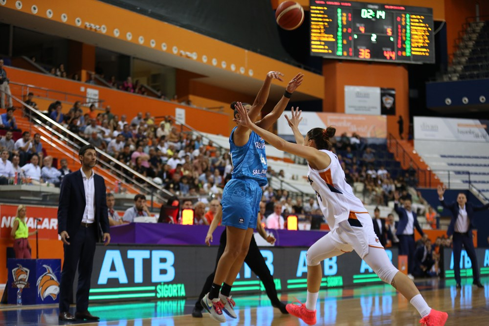 Pepe Vázquez le gana la partida a Roberto Íñiguez: victoria del Perfumerías Avenida ante el Cukurova en su debut de Euroliga (77-82)