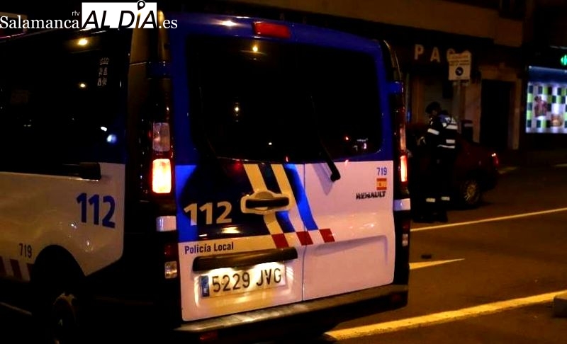 Vandalismo: un contenedor quemado en Puente Ladrillo y una pintada en la Puerta de Zamora