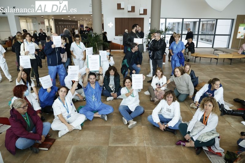 Sentada de profesionales del Hospital por el aumento de cargas de trabajo y la falta de personal
