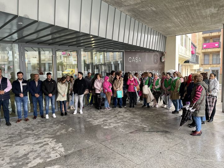 Guijuelo muestra su apoyo a las personas que sufren cáncer de mama  