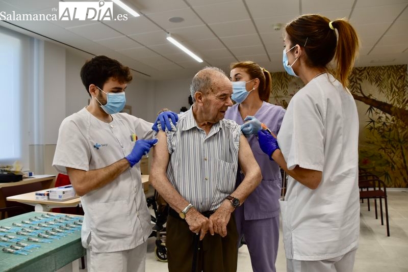 Avanza la vacunación de COVID y gripe para sanitarios y mayores de Salamanca