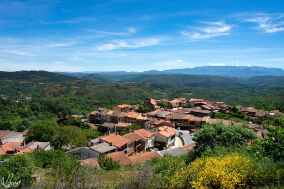 Primer avance del programa Volando Voy en la Sierra de Francia: Jesús Calleja se atreve a cortarle el pelo a una vecina de Sotoserrano