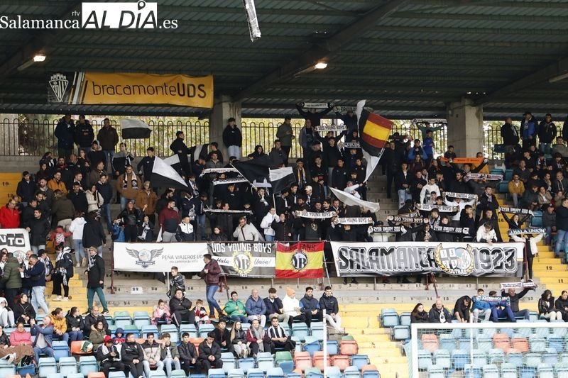 Cisma en el Salamanca UDS: parte de las peñas abogan por no entrar al Helmántico y cesar la animación hasta el minuto 23 en señal de protesta