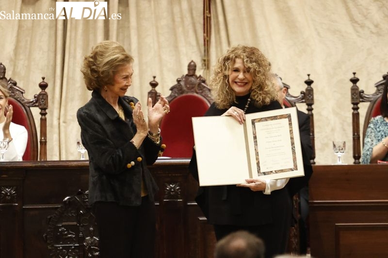 Gioconda Belli recoge con humildad y orgullo el Premio de Poesía Iberoamericana de manos de la Reina Sofía