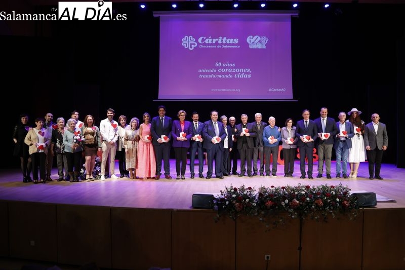 Emoción, humor, magia y música en la gala de Cáritas Salamanca por su 60 aniversario 
