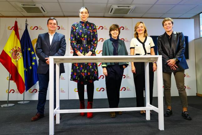 Clubes y jugadoras firman el acuerdo del nuevo convenio colectivo de la Liga Femenina: 16.000 euros de salario mínimo