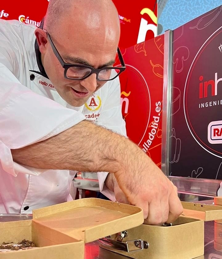 Sorprendente puesta en escena de Helio Flores en el XIX Concurso Nacional de Pinchos de Valladolid