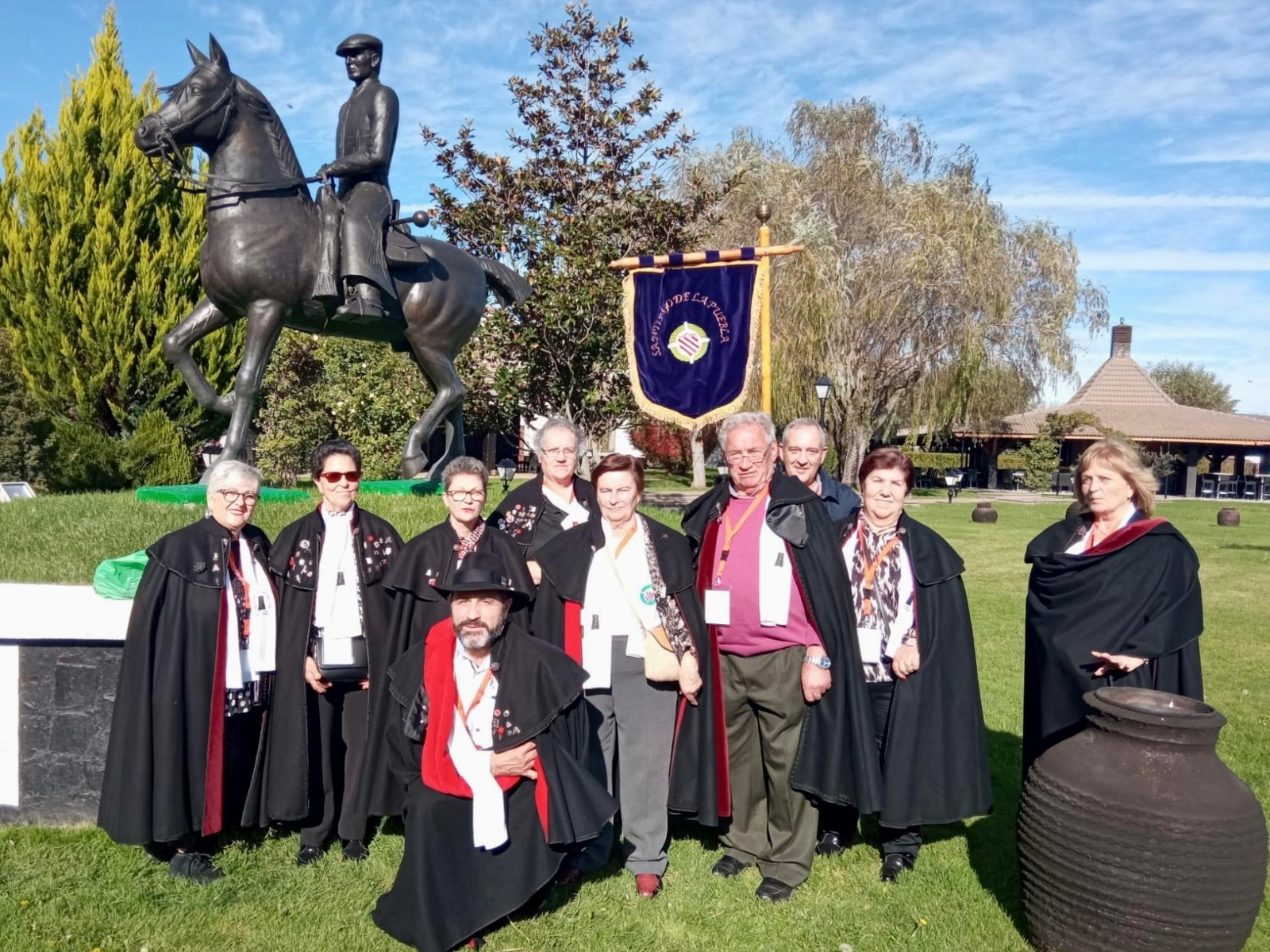 Los Amigos de la Capa de Santiago de la Puebla, presentes en el gran encuentro de capistas de Ciudad Rodrigo