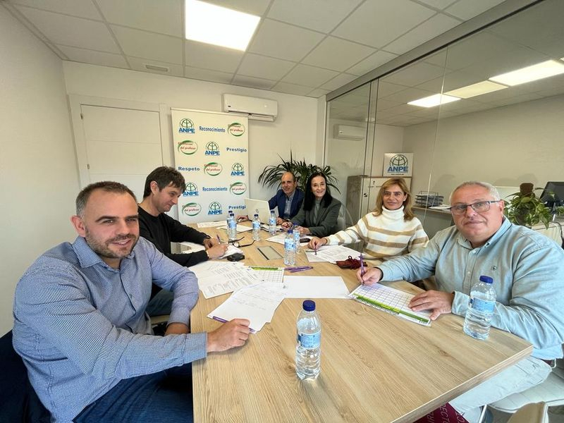 Un espejo inteligente y un restaurante con sala de patinaje y discoteca: algunos de los innovadores proyectos desarrollados en institutos