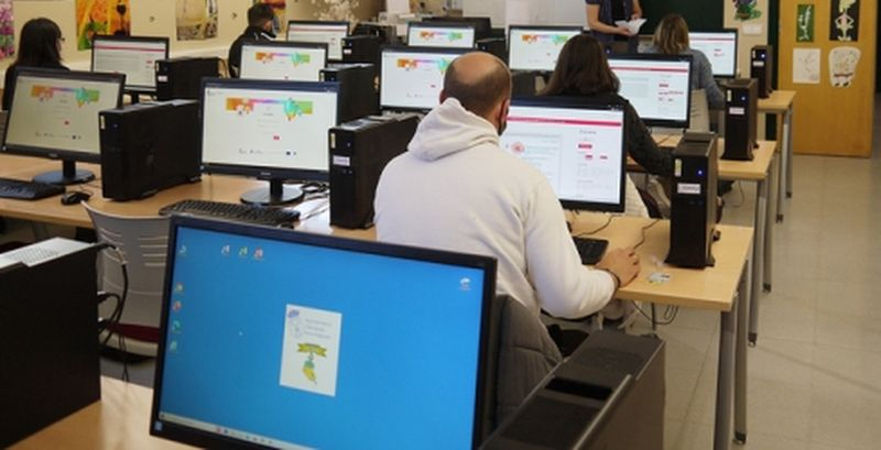 El Aula de Informática de Carbajosa acoge tres nuevos cursos de competencias digitales