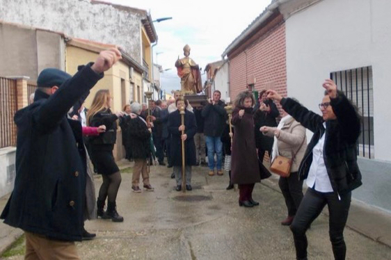 Villaflores vive en las calles la esperada procesión de su patrón, San Martín, en el día grande de las fiestas