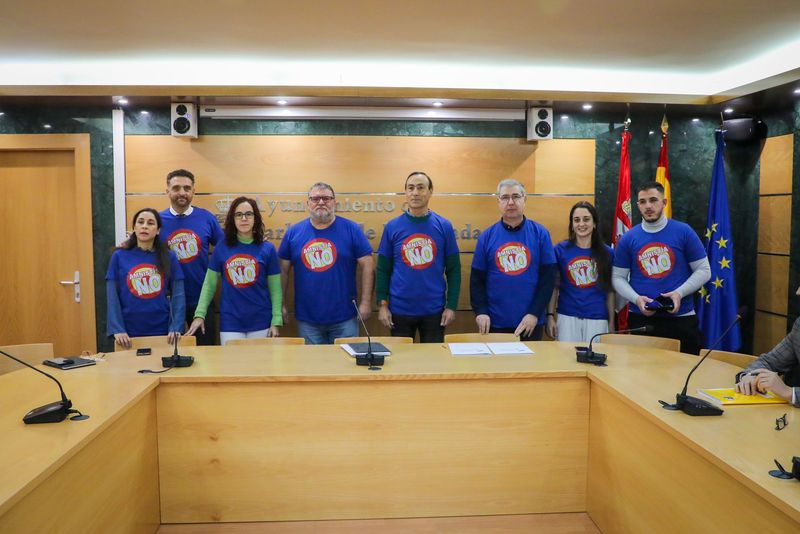 Camisetas de rechazo a la amnistía en el Ayuntamiento de Carbajosa 