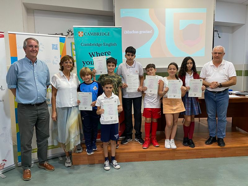 Escolares salmantinos reciben los certificados de University of Cambridge