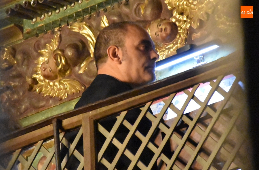 Manuel José Gutiérrez muestra sus habilidades musicales dentro de ‘Los Sonidos Centenarios’