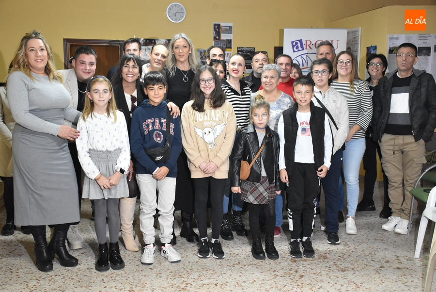 Los ganadores del concurso de dibujo infantil de ARCIU reciben sus premios