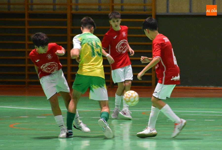 #M [18-19 NOV] Tablas entre los cadetes del III Columnas y Sporting Nava en un rocoso partido 