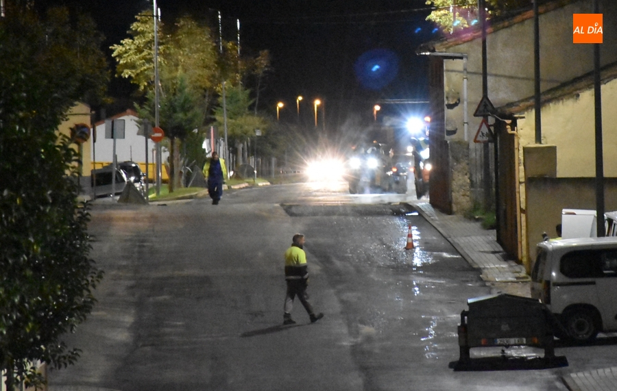 1Foto: Asfaltando más allá del anochecer