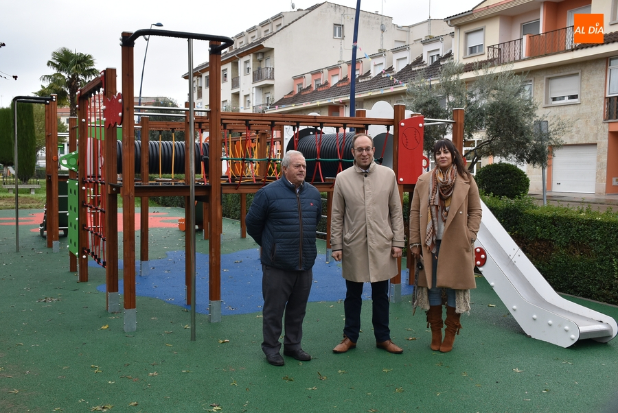 Ya está operativo el renovado parque infantil del Valle de San Martín