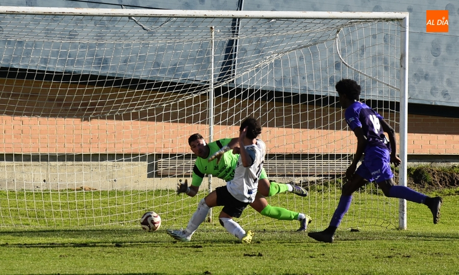 El Ciudad Rodrigo resuelve en el 1º tiempo ante la Bovedana y se sitúa a 1 punto del líder