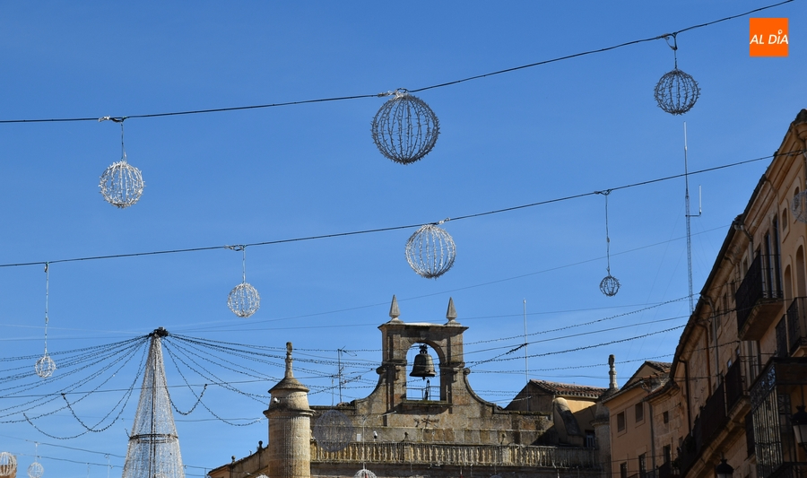 En marcha la ampliación del cielo navideño de la Plaza Mayor