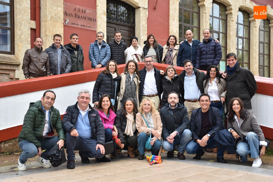 La clase de 8ºA de San Francisco del curso 1986/1987 se reencuentra con motivo de sus 50 años