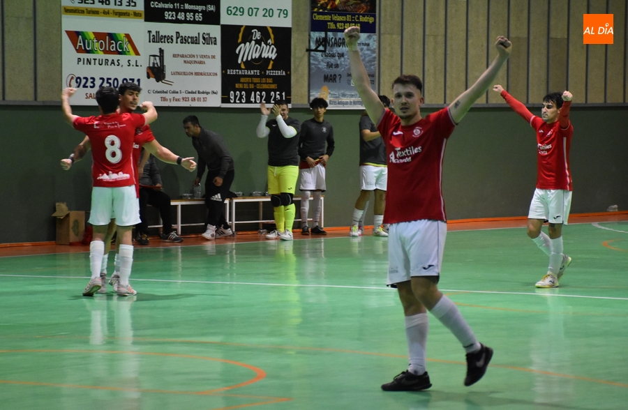 El III Senior alza por fin los brazos con una luchadísima victoria ante Villaquilambre