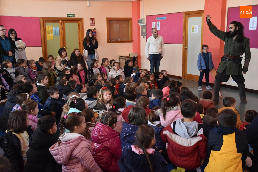 Ferrán Pacheco completa sus ‘paseos en barca’ en el Colegio Miróbriga