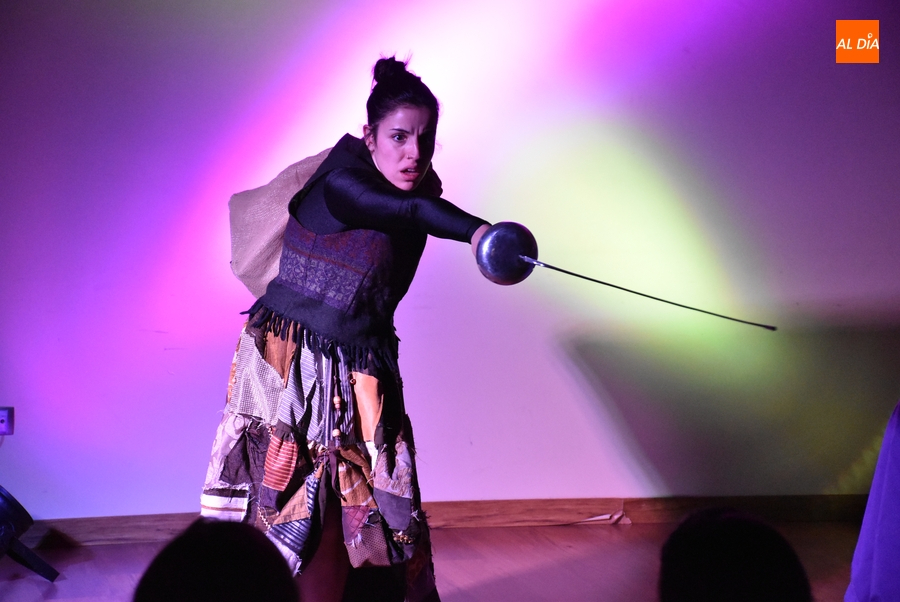 Popy Vegas abre la conmemoración por parte de AMPLI del 25N