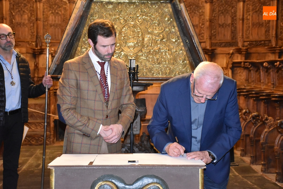 Firmada la cesión de los bienes históricos de la Cofradía de San Sebastián a la Catedral