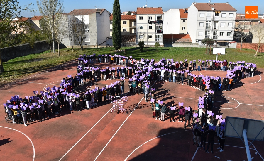 El IES Fray Diego anima a ‘abrir las alas’ contra la violencia de género
