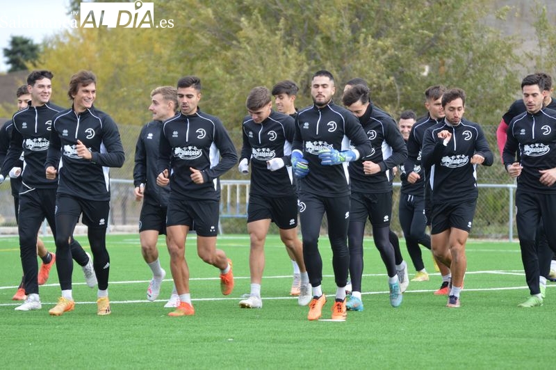 Dani Ponz empieza a probar con tres centrales como alternativa en Unionistas ante el filial del Celta de Vigo