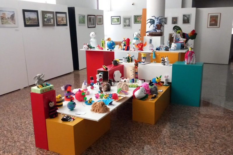 El CDS acoge la exposición de mascotas creadas por alumnado y familias del CEIP Severiano Montero
