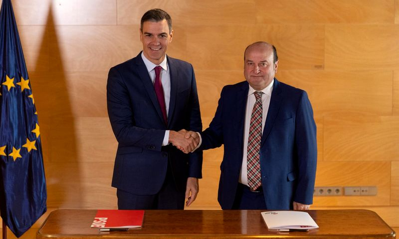 Todos los detalles del acuerdo firmado este viernes por el PNV y el PSOE