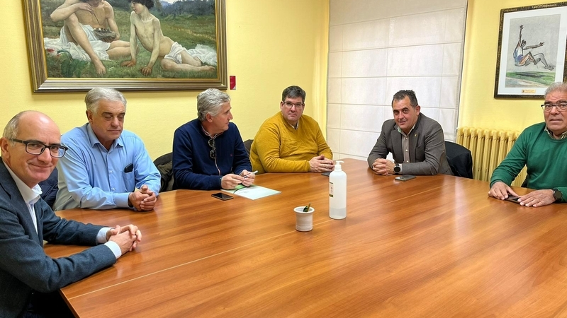 El presidente de la Diputación se reúne con los representantes de la Plataforma Unión por la Ganadería para mostrarles su apoyo firme al sector