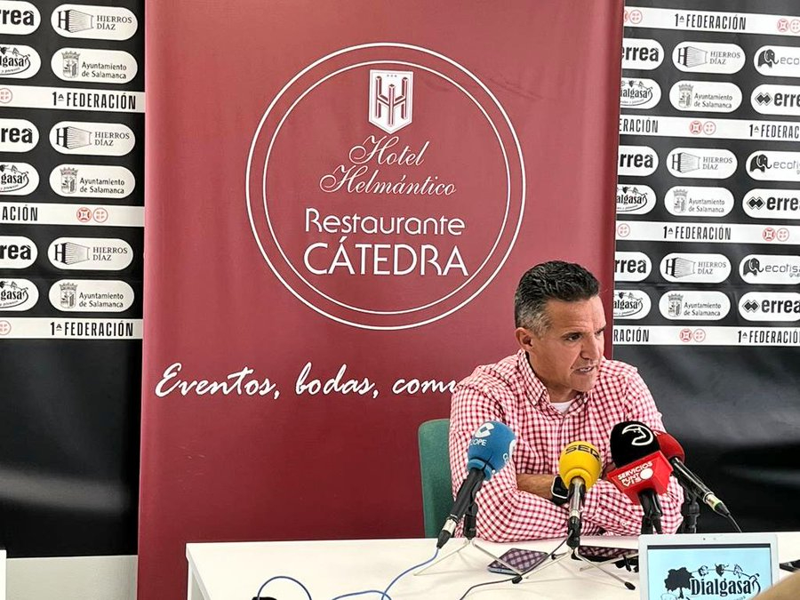 Dani Ponz y Unionistas: La Ponferradina es un equipo espectacular. Pagar una entrada para ver a Yuri sí que tiene que ser obligatorio