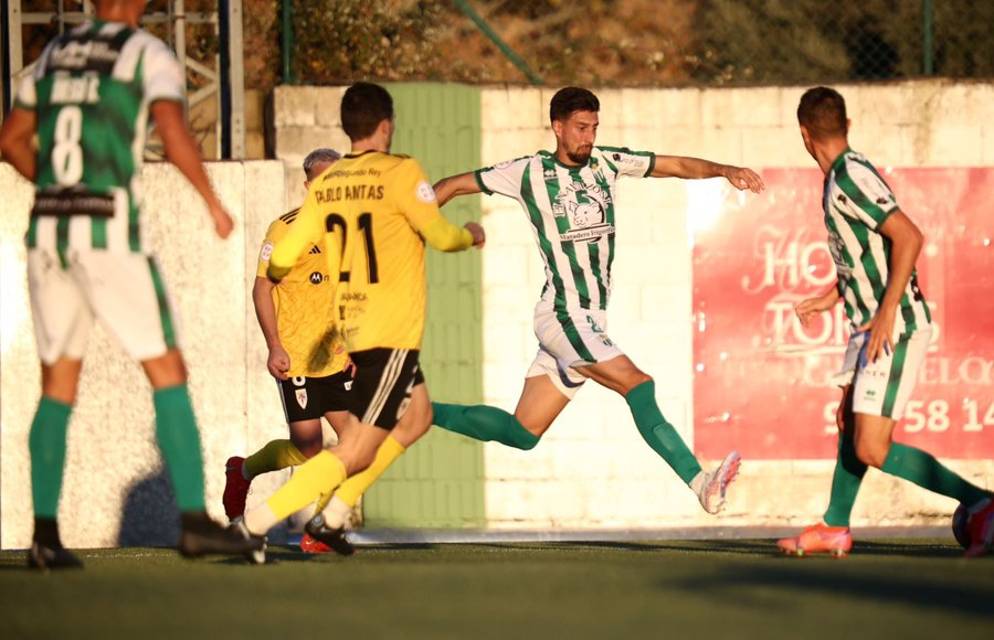 El CD Guijuelo pierde con el Compostela (0-1)