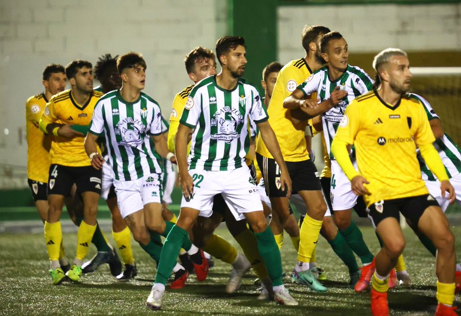 El CD Guijuelo cae a la media tabla y se aleja del playoff